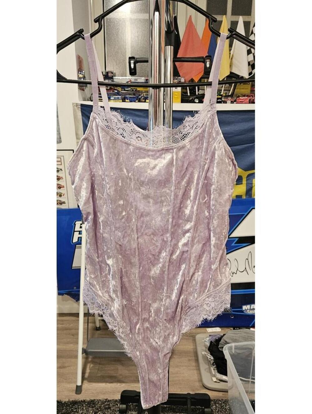 Forever 21 Lilac Purple Orchid Velvet Bodysuit Lace Size L